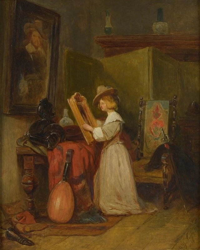 Donna elegante che guarda un dipinto in un interno